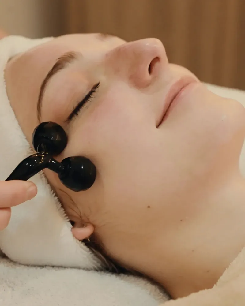 Soins visage anti-âge à Roanne
